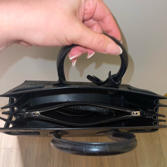 SAC DE JOUR LARGE IN CROCODILE EMBOSSED LEATHER - Picture 8 of 9